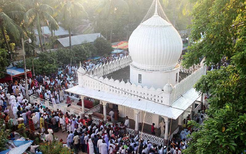 মরমী গানে মুখরিত লালনের আখড়া বাড়ি
